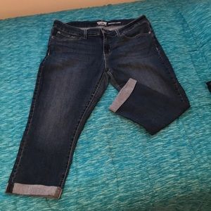 Levi’s Signature Modern Capris